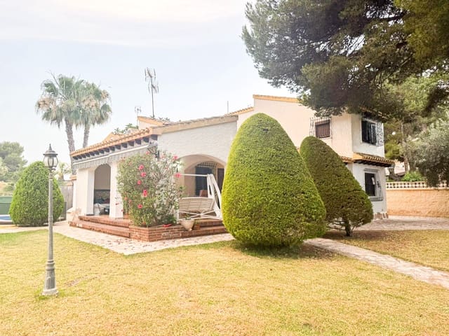 4 Zimmer Villa zu verkaufen in Punta Prima, Orihuela mit Pool - 824.000 € (Ref: 9463726)