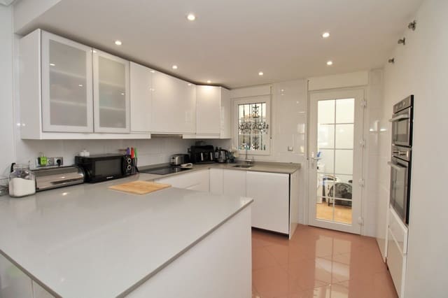 3 slaapkamer Villa te koop in Villamartin, Orihuela met zwembad - € 375.000 (Ref: 9463728)