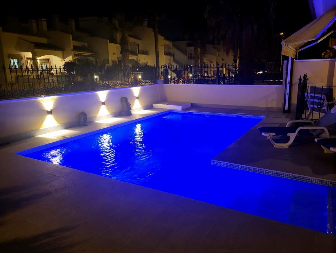 3 quarto Moradia para venda em Villamartin com piscina - 375 000 € (Ref: 9463728)