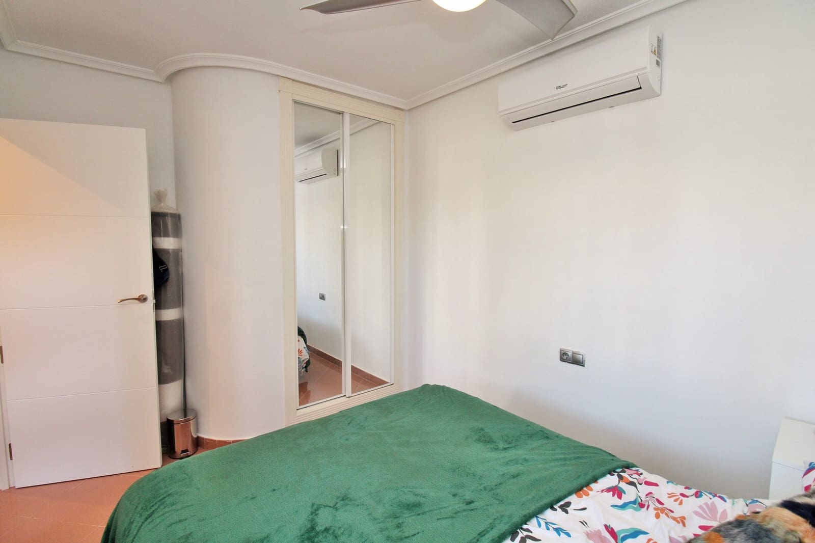 3 quarto Moradia para venda em Villamartin com piscina - 375 000 € (Ref: 9463728)