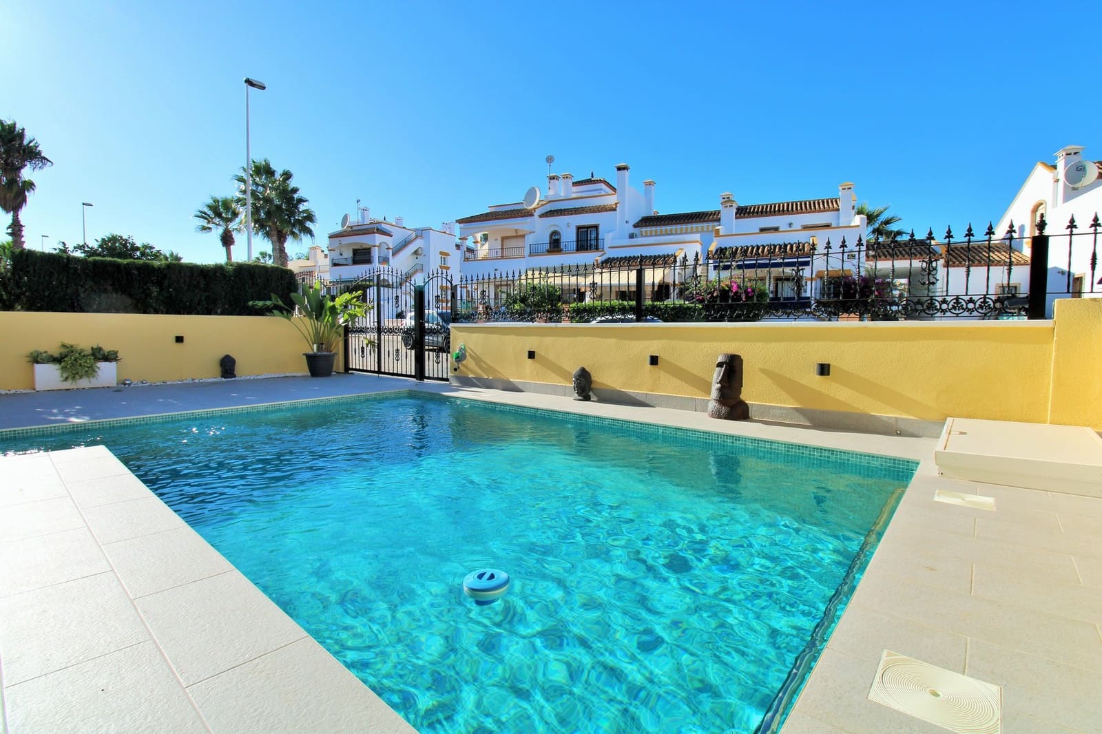 3 quarto Moradia para venda em Villamartin com piscina - 375 000 € (Ref: 9463728)