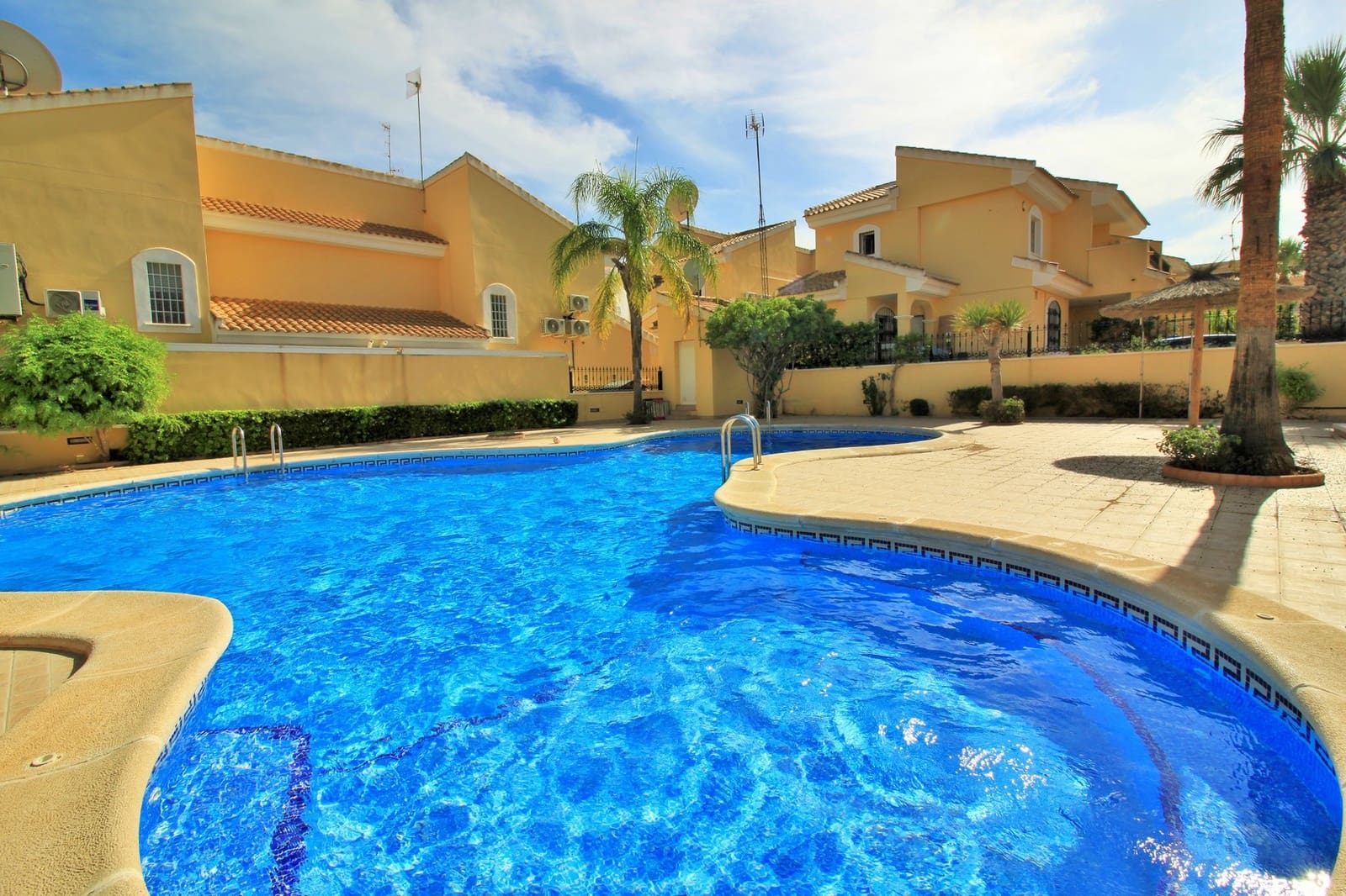 3 quarto Moradia para venda em Villamartin com piscina - 375 000 € (Ref: 9463728)