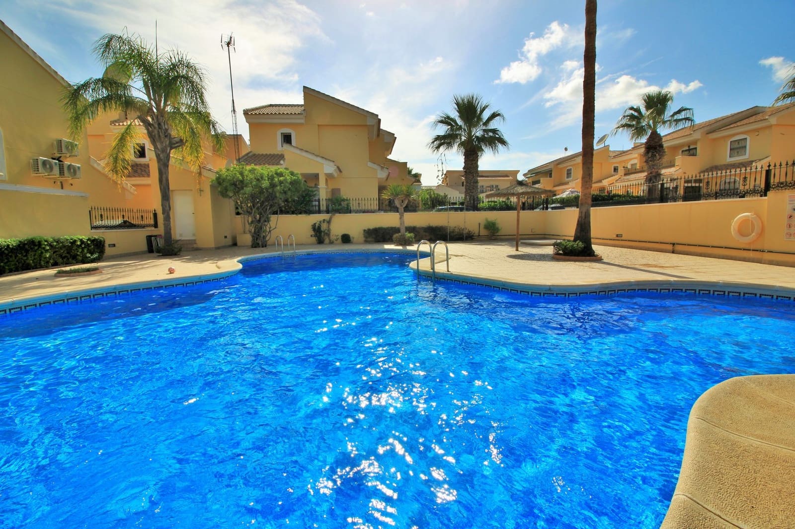 3 quarto Moradia para venda em Villamartin com piscina - 375 000 € (Ref: 9463728)