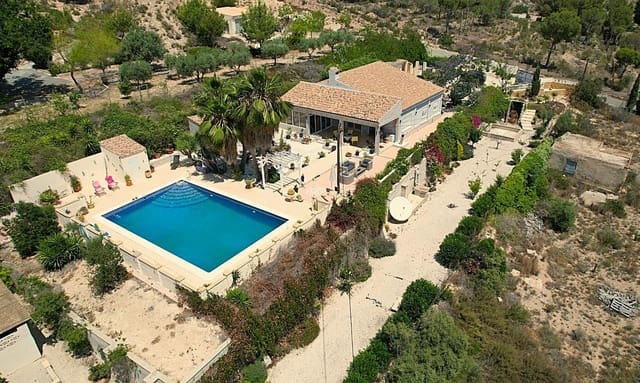 4 bedroom Villa for sale in Aspe with pool - € 395,000 (Ref: 9463731)