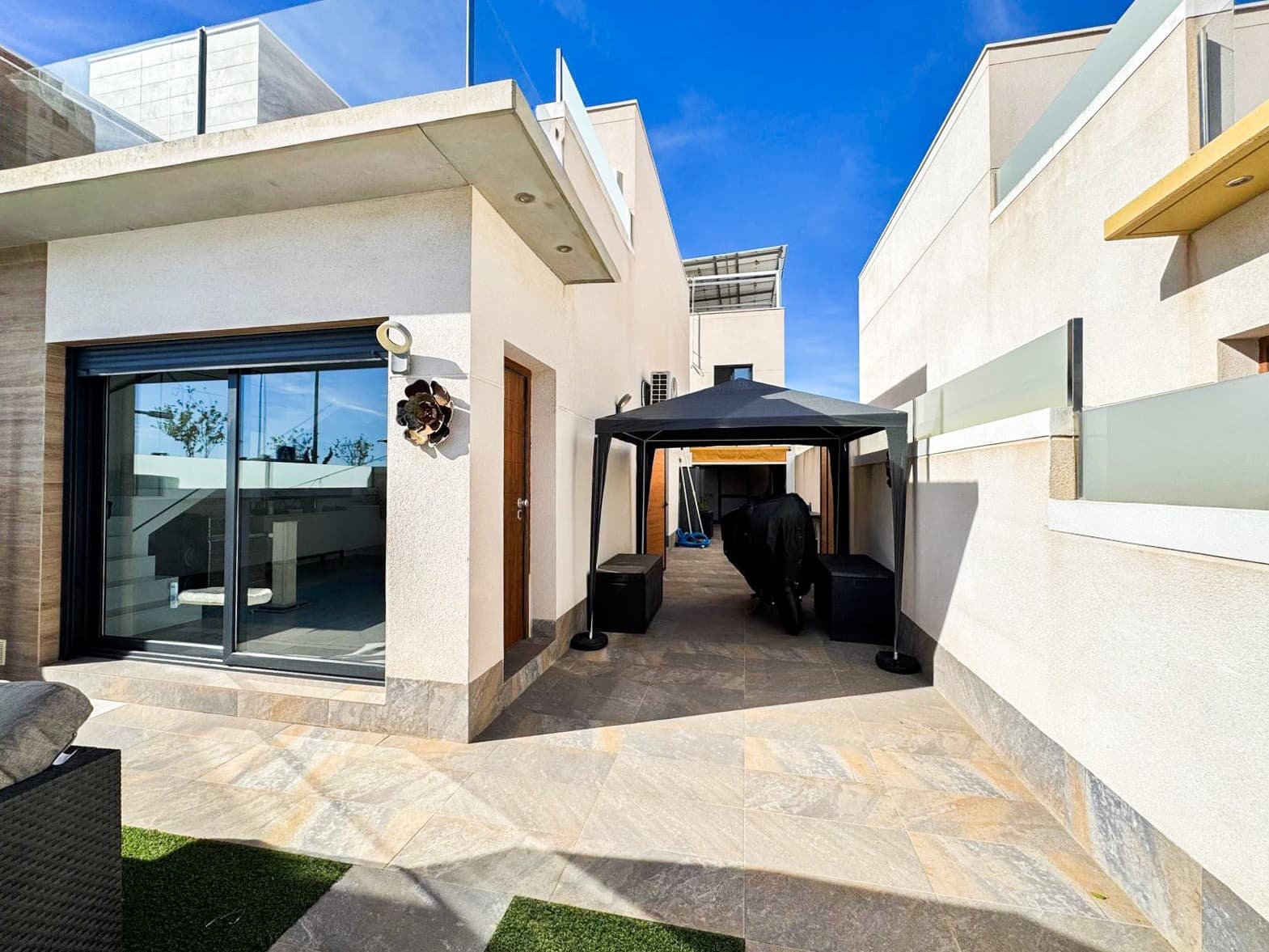 3 soverom Hus til salgs i Pilar de la Horadada med svømmebasseng garasje - € 395 000 (Ref: 9463735)