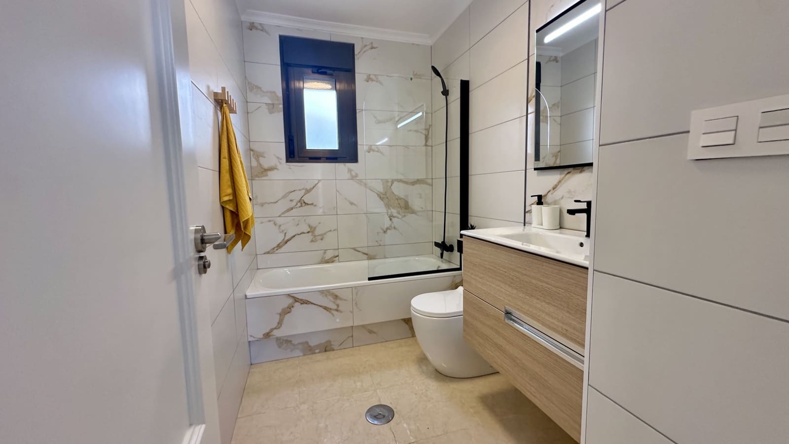 3 makuuhuone Omakotitalo myytävänä paikassa San Miguel de Salinas mukana uima-altaan 
autotalli - 229 000 € (Ref: 9463739)