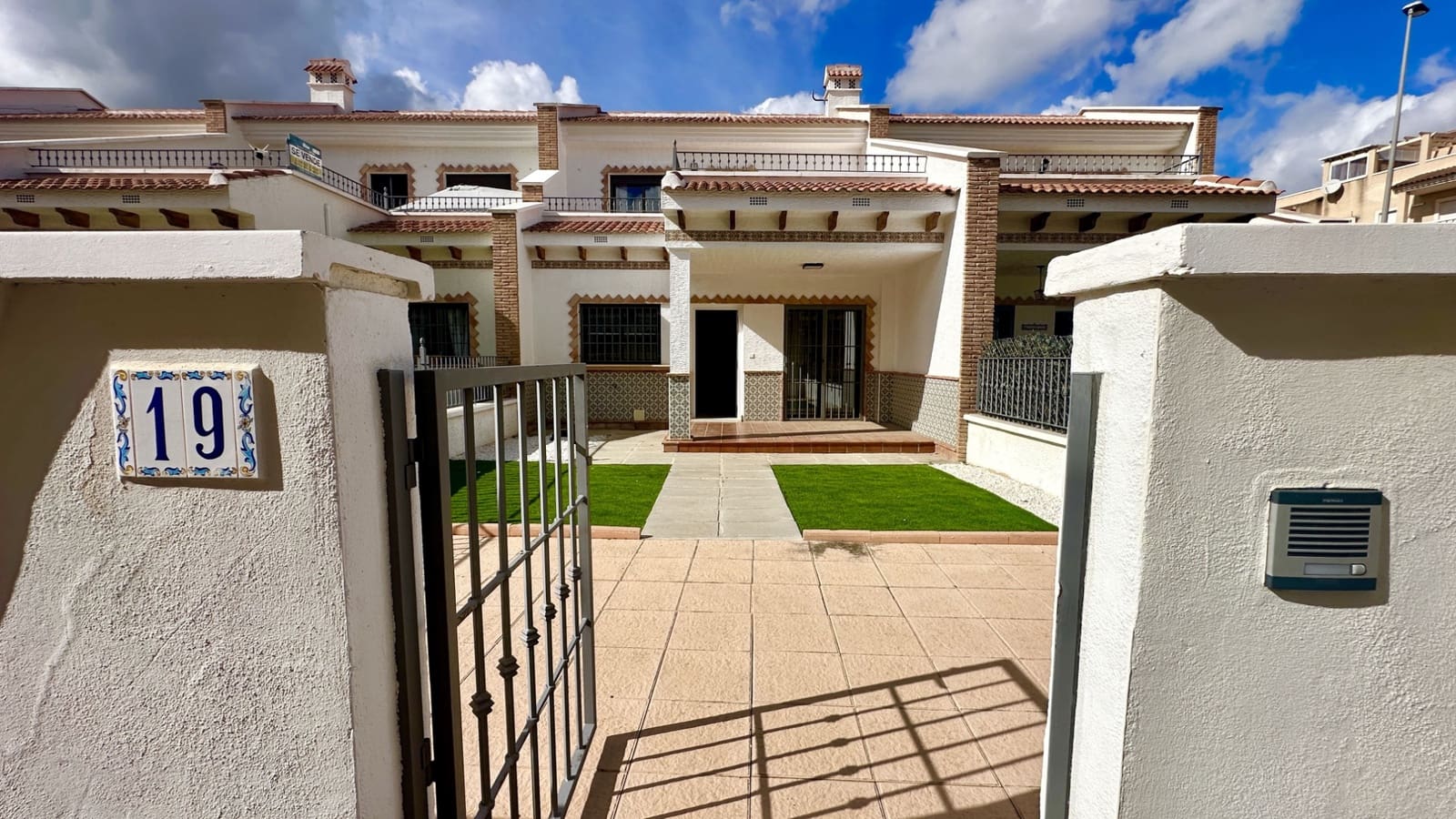 3 makuuhuone Omakotitalo myytävänä paikassa San Miguel de Salinas mukana uima-altaan 
autotalli - 229 000 € (Ref: 9463739)