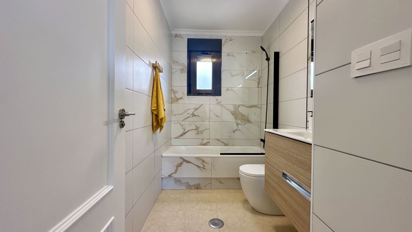 3 makuuhuone Omakotitalo myytävänä paikassa San Miguel de Salinas mukana uima-altaan 
autotalli - 229 000 € (Ref: 9463739)