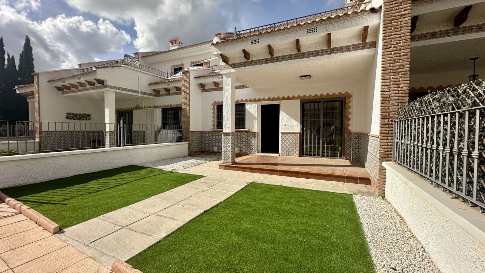 3 makuuhuone Omakotitalo myytävänä paikassa San Miguel de Salinas mukana uima-altaan 
autotalli - 229 000 € (Ref: 9463739)