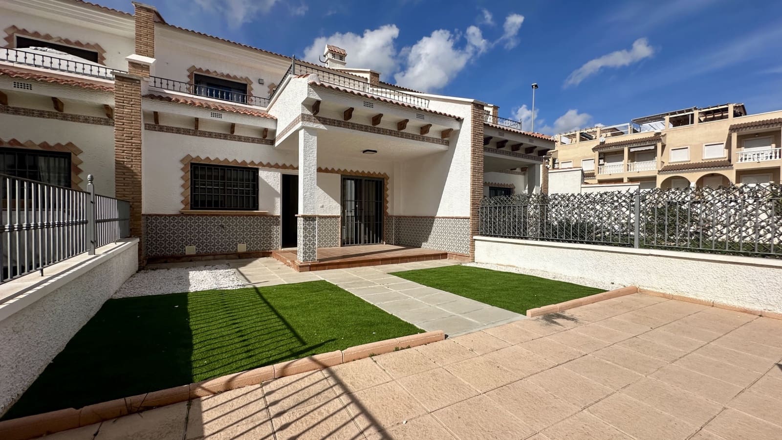 3 makuuhuone Omakotitalo myytävänä paikassa San Miguel de Salinas mukana uima-altaan 
autotalli - 229 000 € (Ref: 9463739)