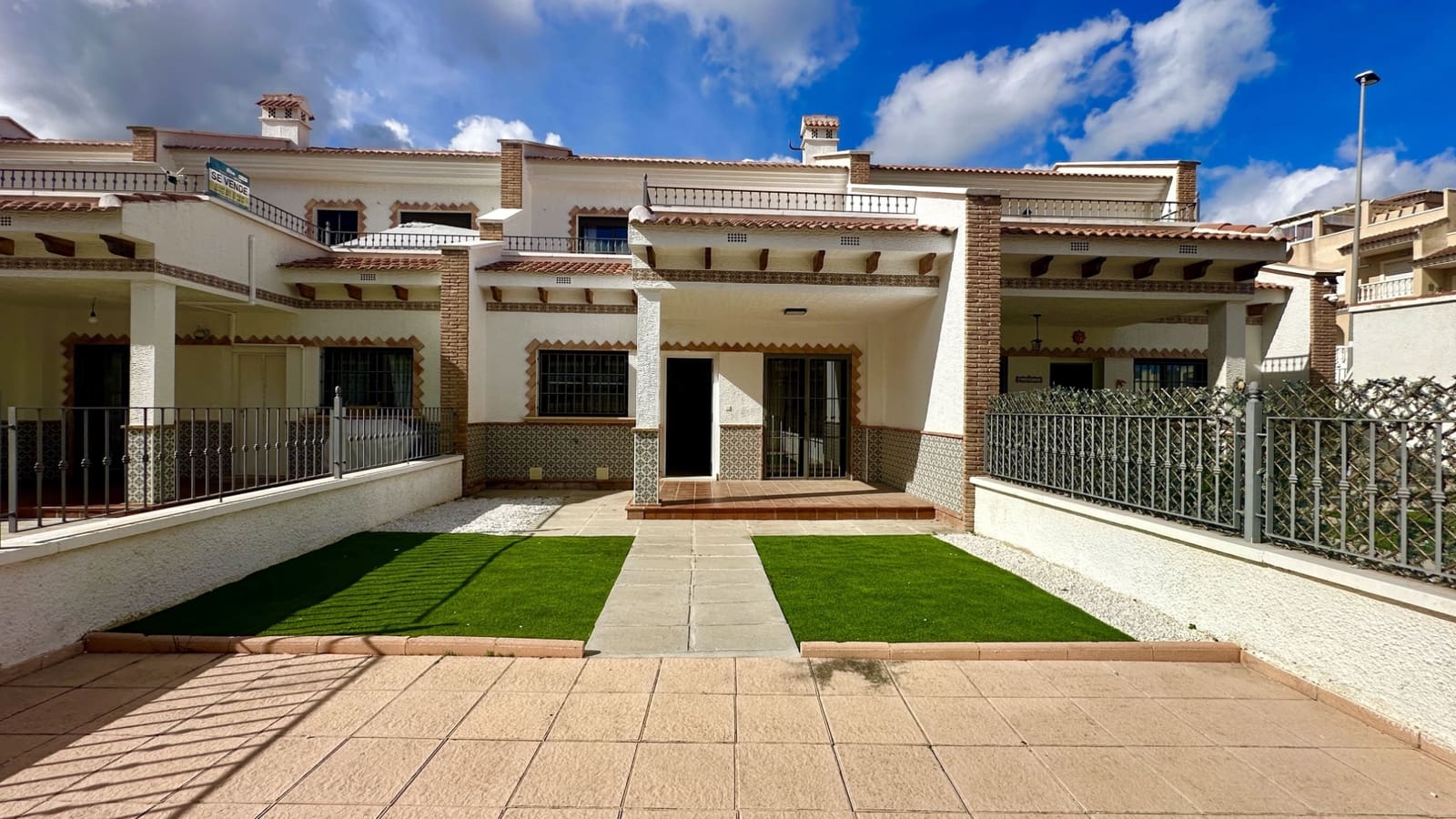 3 makuuhuone Omakotitalo myytävänä paikassa San Miguel de Salinas mukana uima-altaan 
autotalli - 229 000 € (Ref: 9463739)