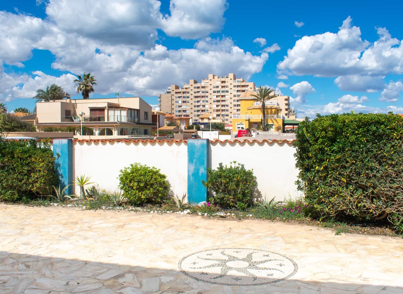 6 bedroom Villa for sale in La Manga del Mar Menor - € 1,100,000 (Ref: 9463743)