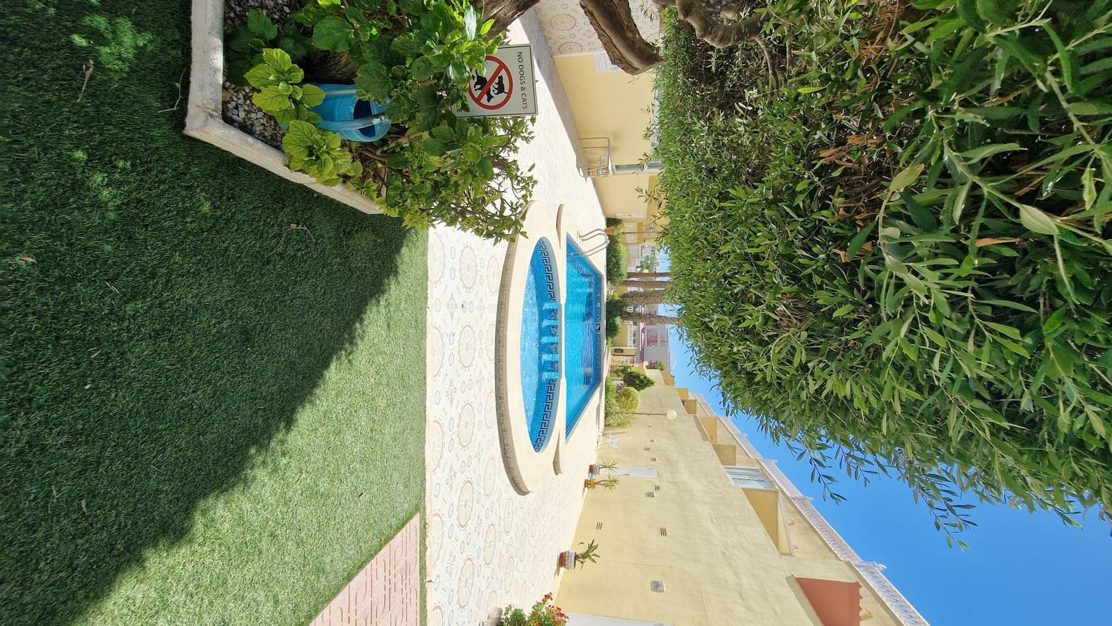 3 bedroom Townhouse for sale in Villamartin with pool garage - € 189,000 (Ref: 9463748)