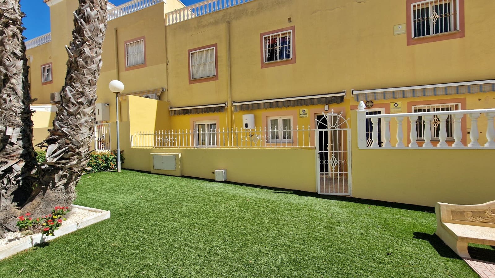 3 bedroom Townhouse for sale in Villamartin with pool garage - € 189,000 (Ref: 9463748)