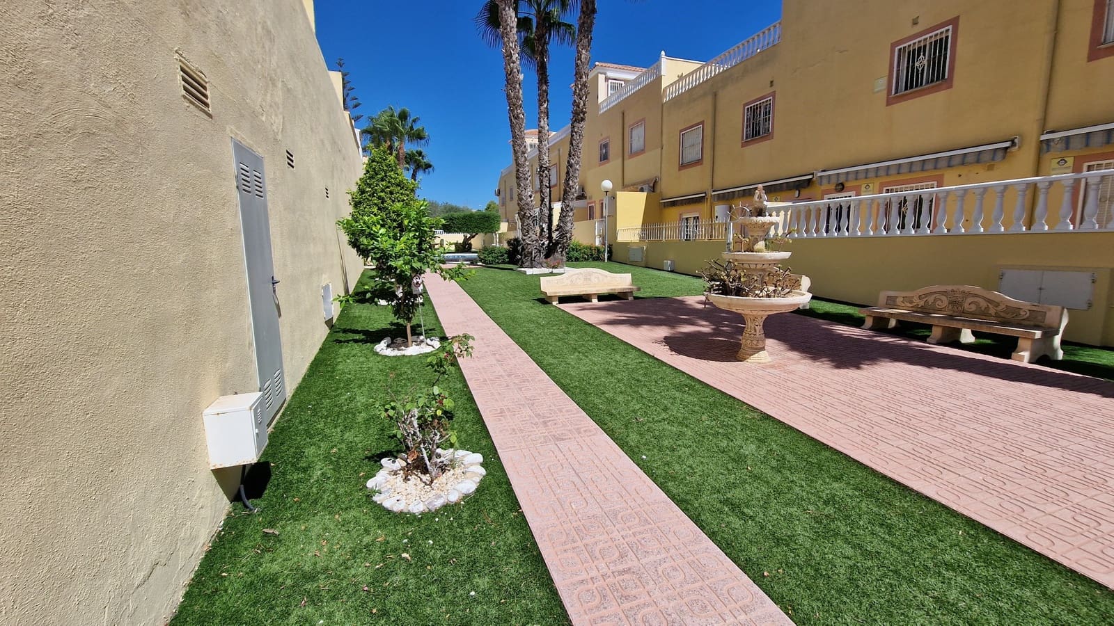 3 bedroom Townhouse for sale in Villamartin with pool garage - € 189,000 (Ref: 9463748)