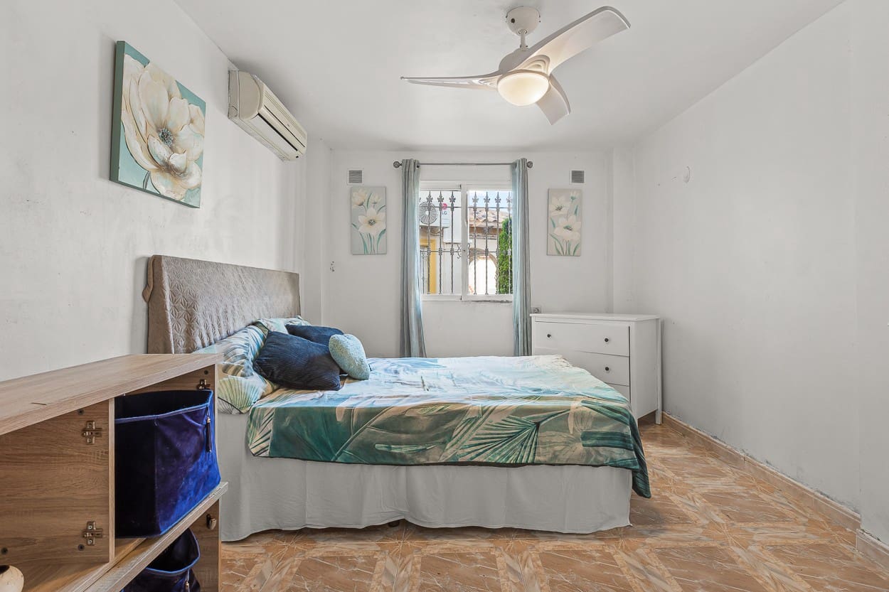 4 camera da letto Villa in vendita in Playa Flamenca con piscina - 399.000 € (Rif: 9463762)