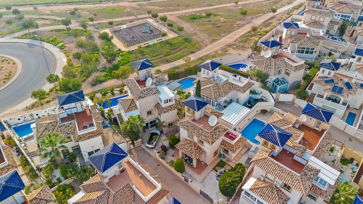 4 camera da letto Villa in vendita in Playa Flamenca con piscina - 399.000 € (Rif: 9463762)