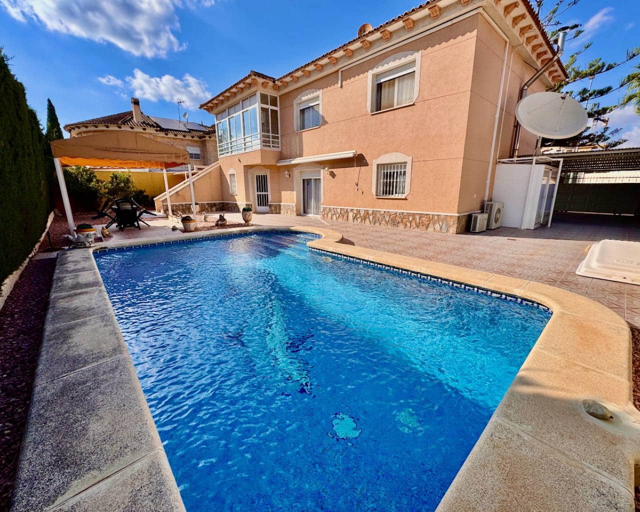 5 bedroom Villa for sale in Benferri with pool garage - € 350,000 (Ref: 9463764)