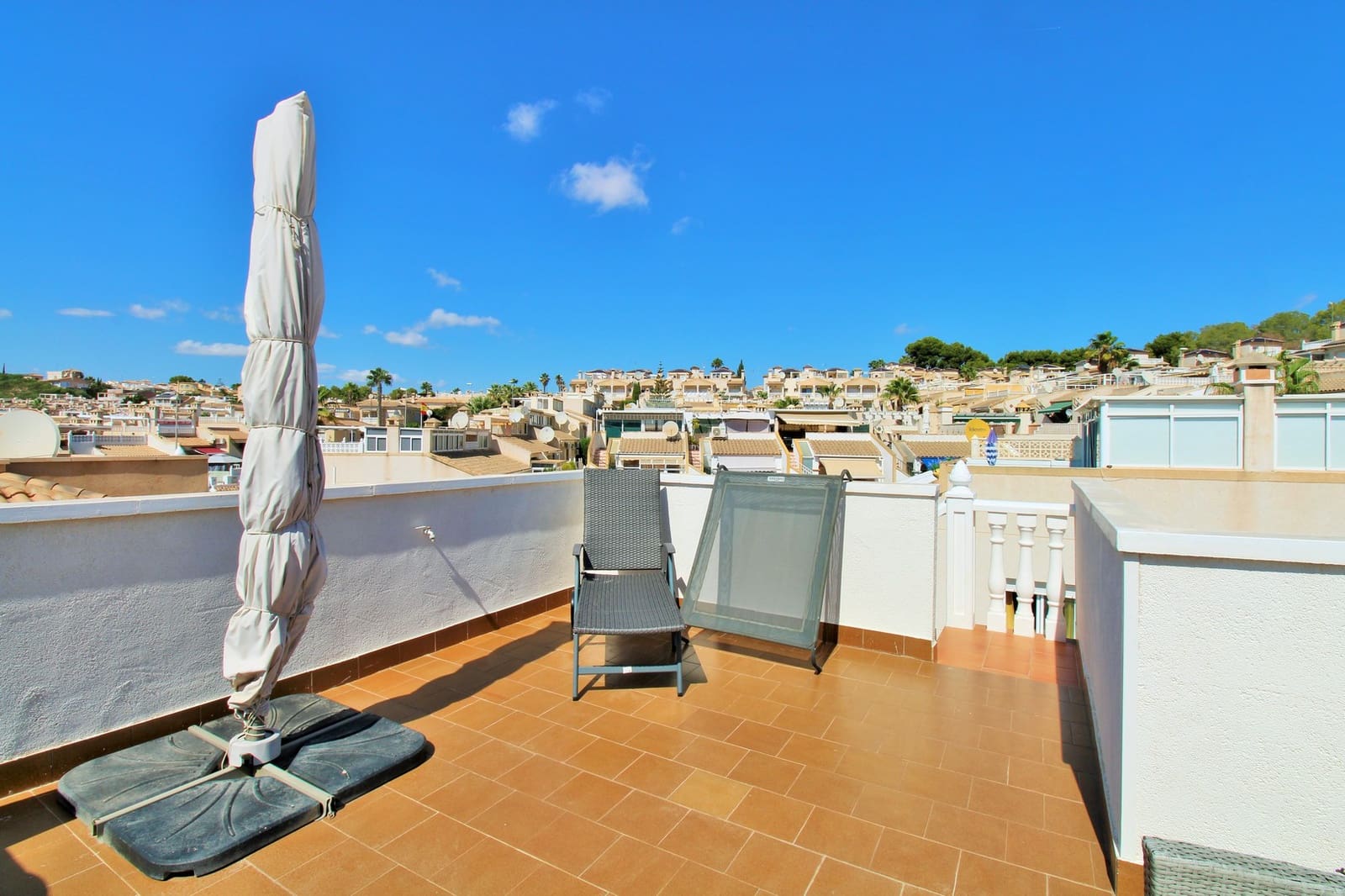 4 soveværelse Villa til salg i Villamartin med swimmingpool - € 379.000 (Ref: 9463766)