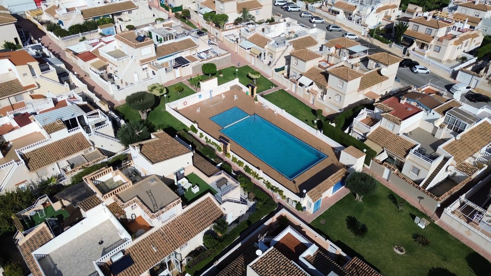 3 bedroom Townhouse for sale in Los Altos with pool garage - € 195,000 (Ref: 9463769)