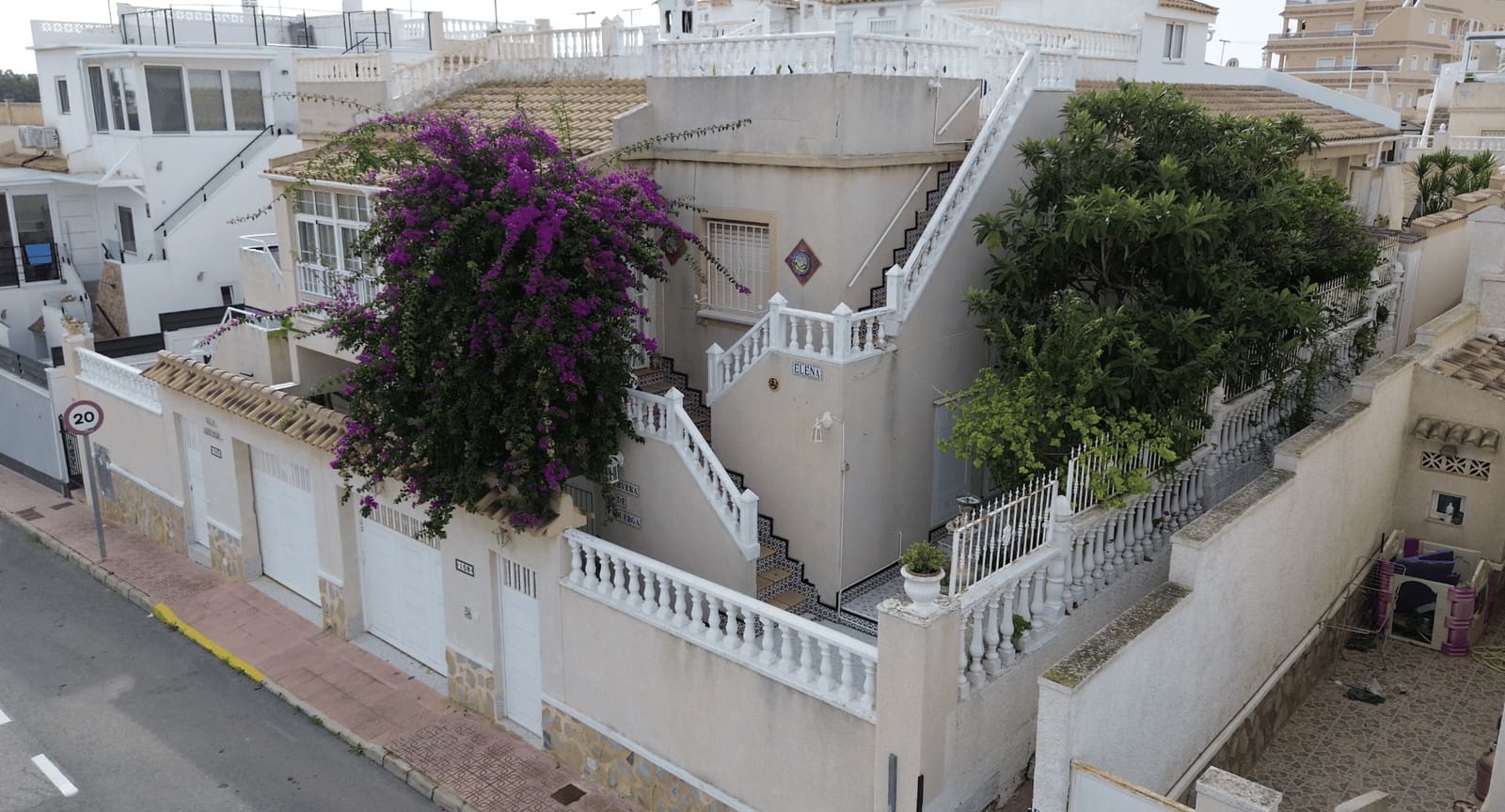 3 bedroom Townhouse for sale in Los Altos with pool garage - € 195,000 (Ref: 9463769)