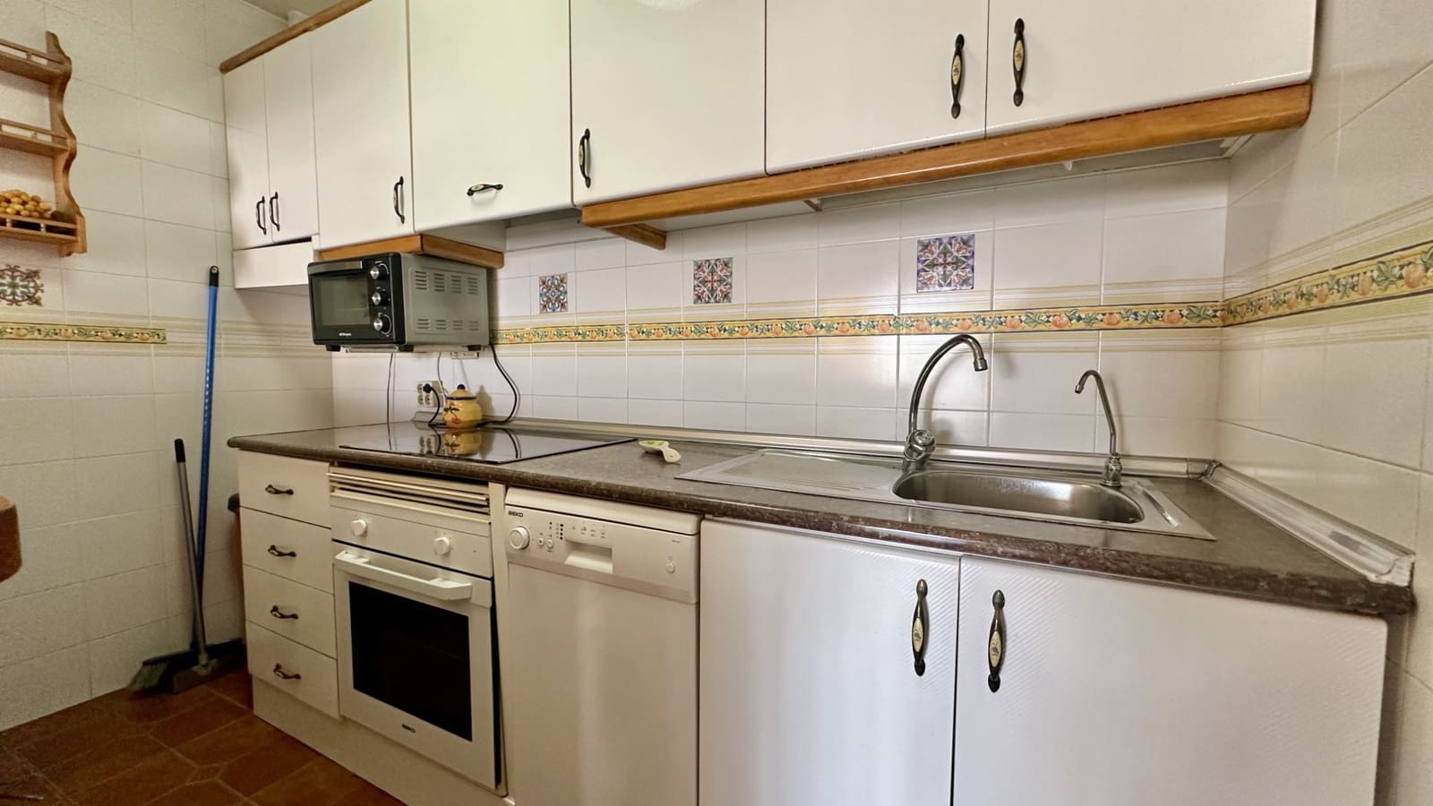 3 bedroom Townhouse for sale in Los Altos with pool garage - € 195,000 (Ref: 9463769)