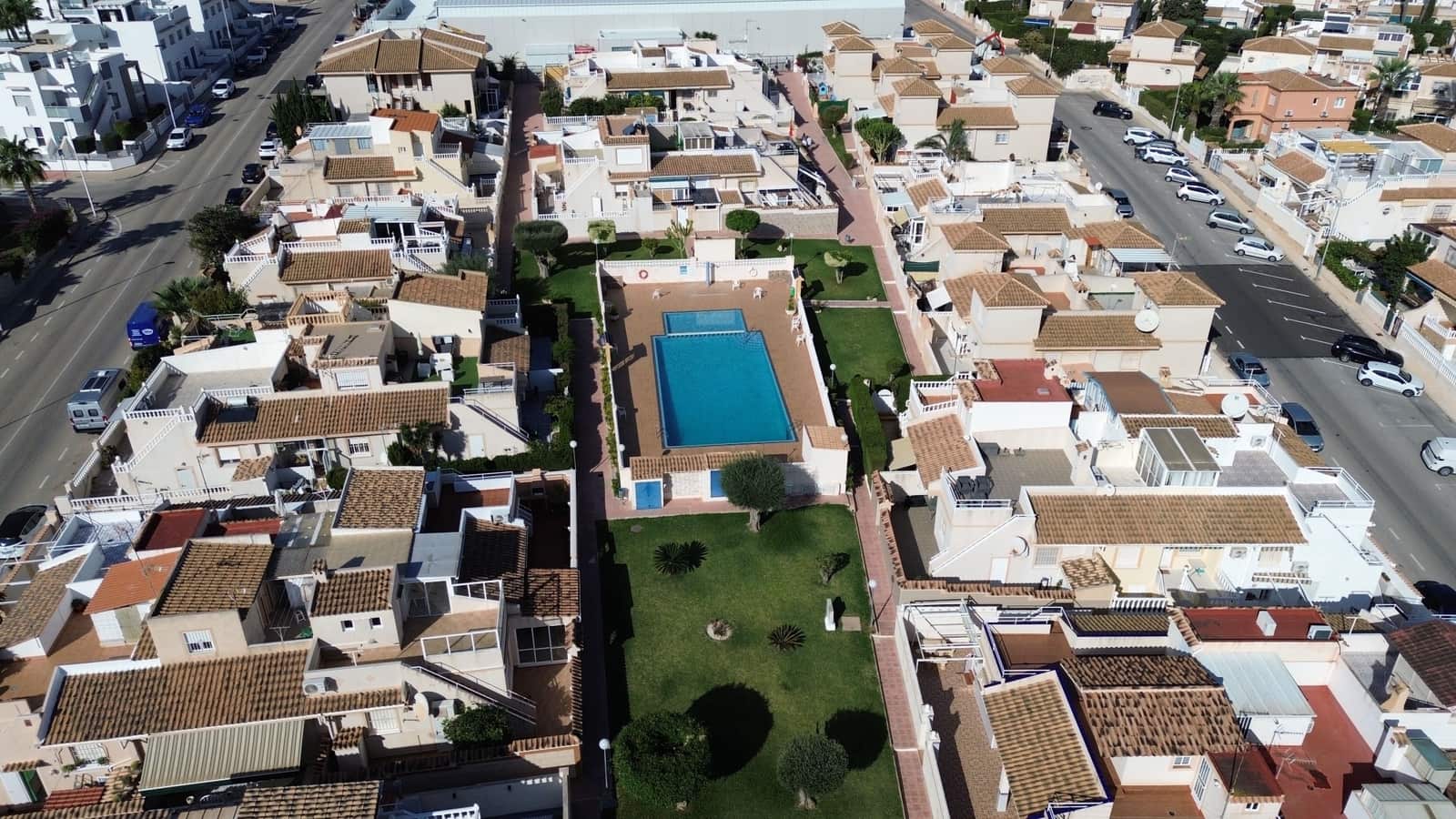 3 bedroom Townhouse for sale in Los Altos with pool garage - € 195,000 (Ref: 9463769)