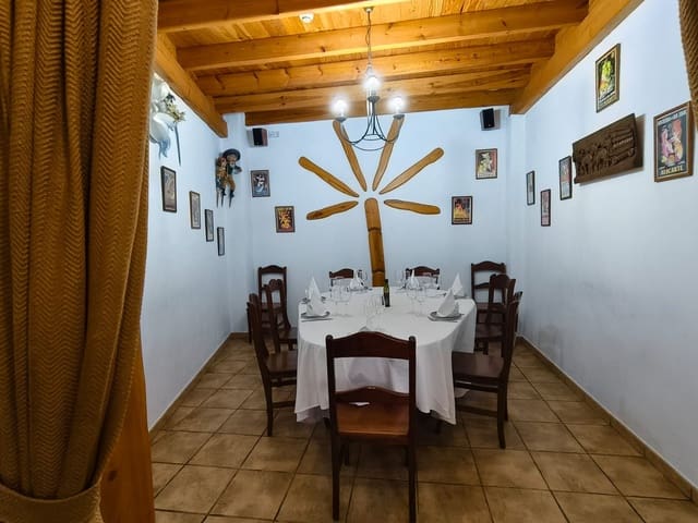 5 bedroom Commercial for sale in San Fernando - Princesa Mercedes, Alicante / Alacant city - € 690,000 (Ref: 9463771)