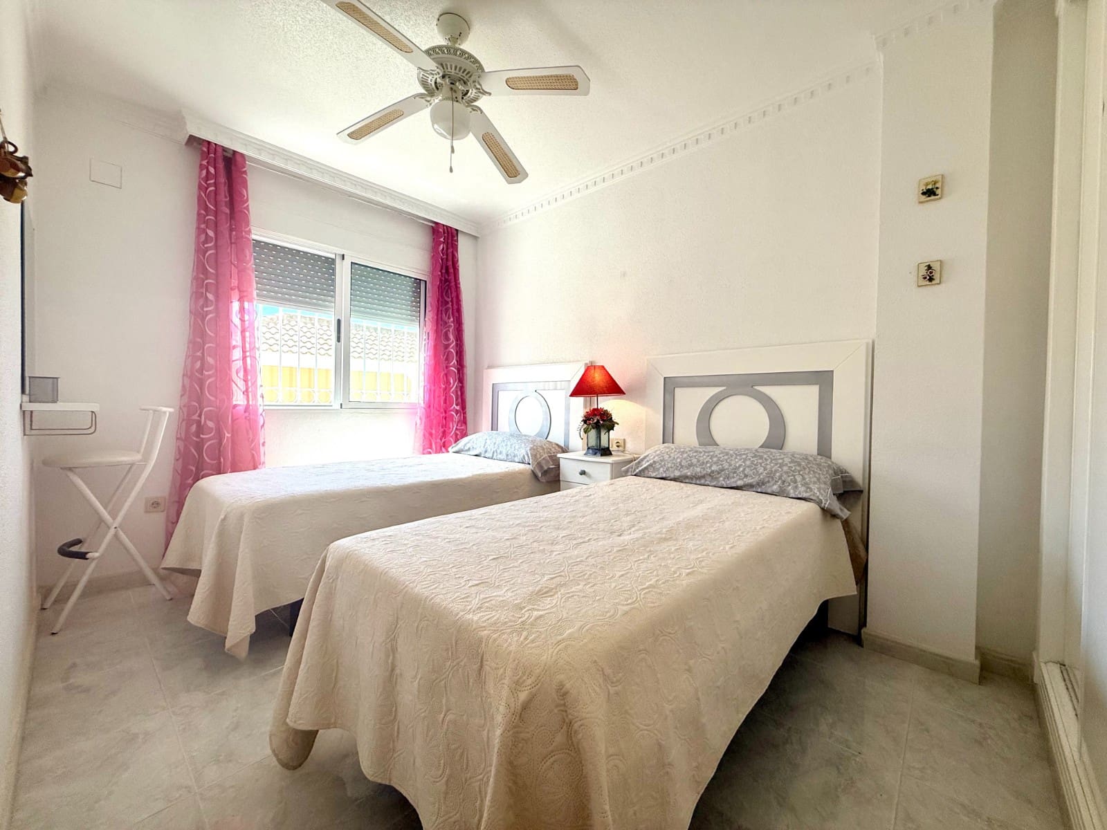 2 bedroom Villa for sale in Villamartin with pool - € 210,000 (Ref: 9463772)