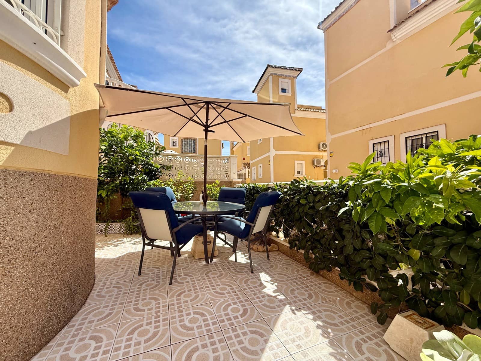 2 bedroom Villa for sale in Villamartin with pool - € 210,000 (Ref: 9463772)