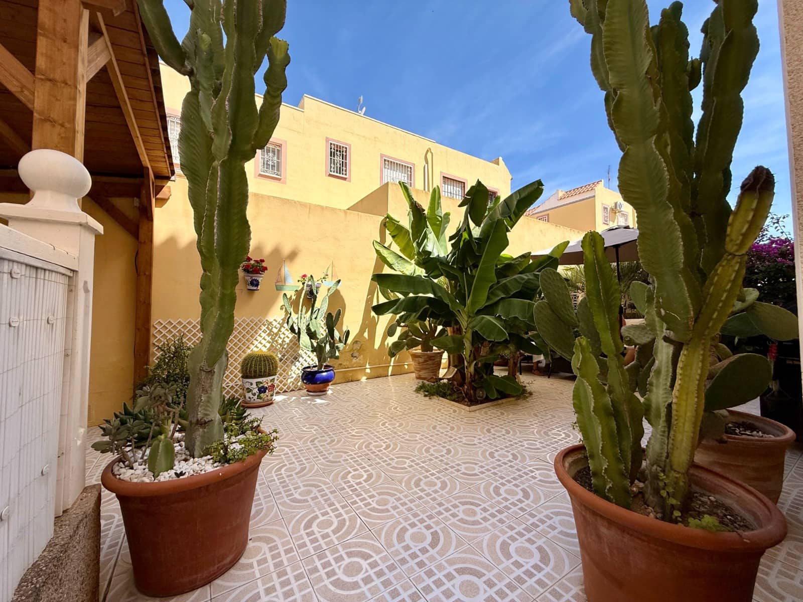 2 bedroom Villa for sale in Villamartin with pool - € 210,000 (Ref: 9463772)