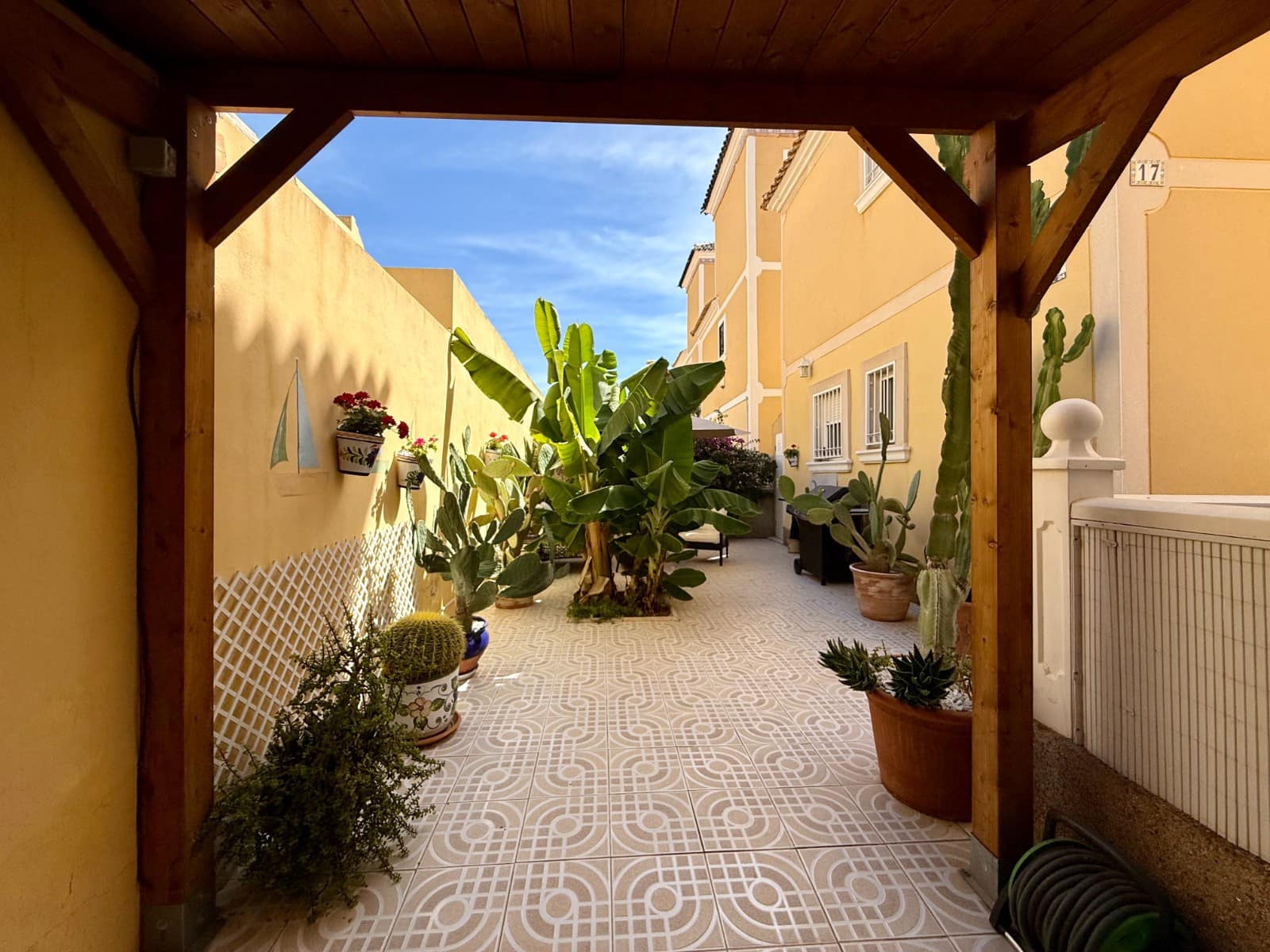 2 bedroom Villa for sale in Villamartin with pool - € 210,000 (Ref: 9463772)