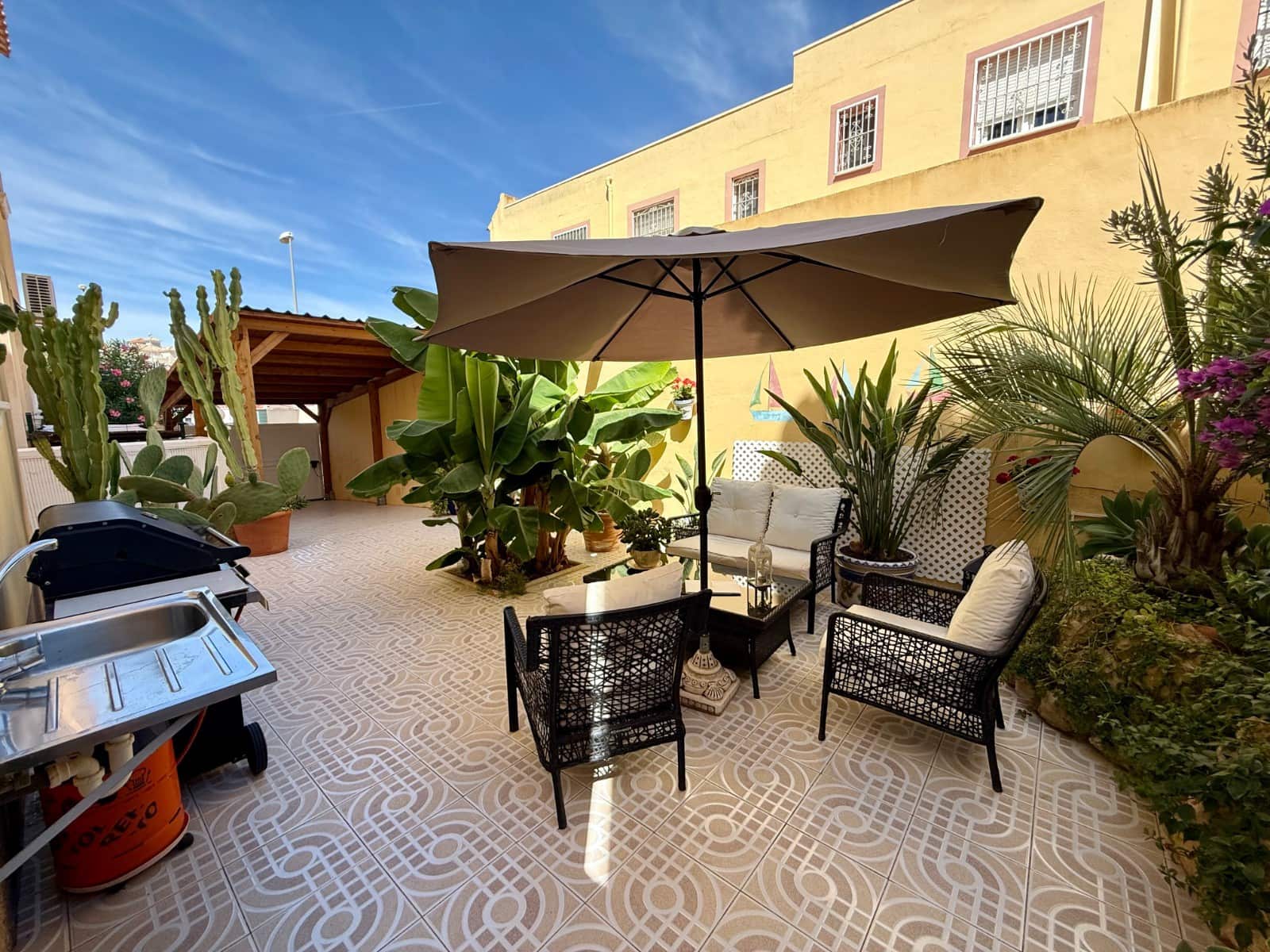 2 bedroom Villa for sale in Villamartin with pool - € 210,000 (Ref: 9463772)