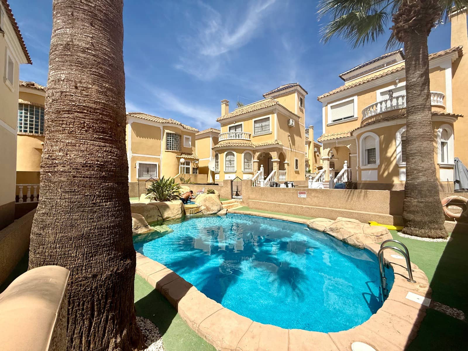 2 bedroom Villa for sale in Villamartin with pool - € 210,000 (Ref: 9463772)