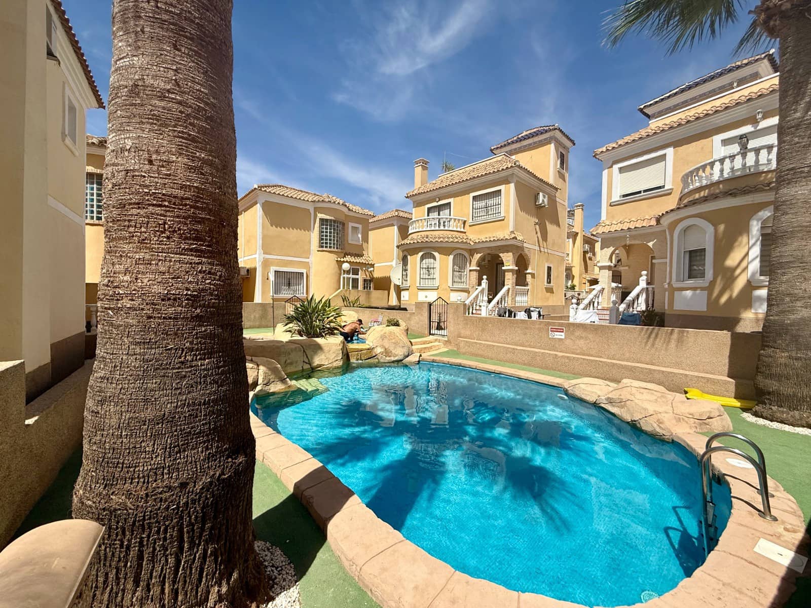 2 bedroom Villa for sale in Villamartin with pool - € 210,000 (Ref: 9463772)