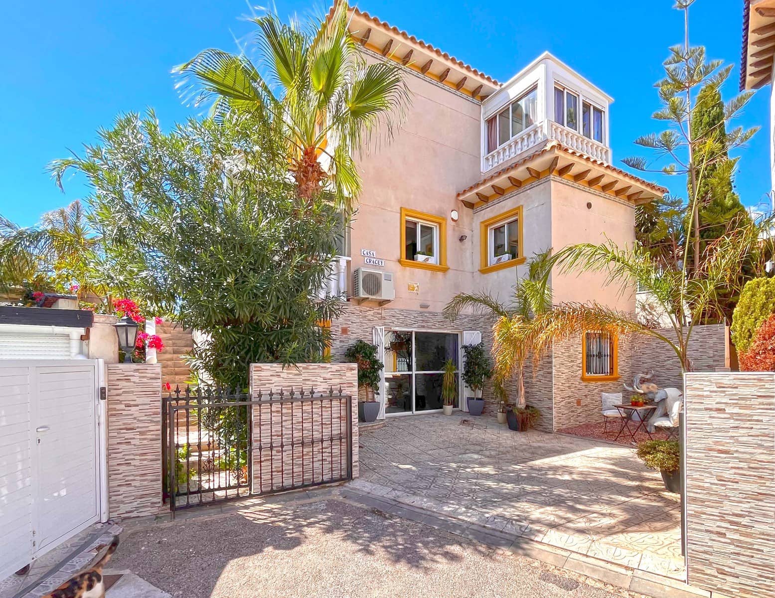 4 slaapkamer Villa te koop in La Zenia met zwembad - € 399.990 (Ref: 9463780)