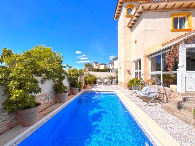 4 bedroom Villa for sale in La Zenia, Orihuela with pool - € 399,990 (Ref: 9463780)