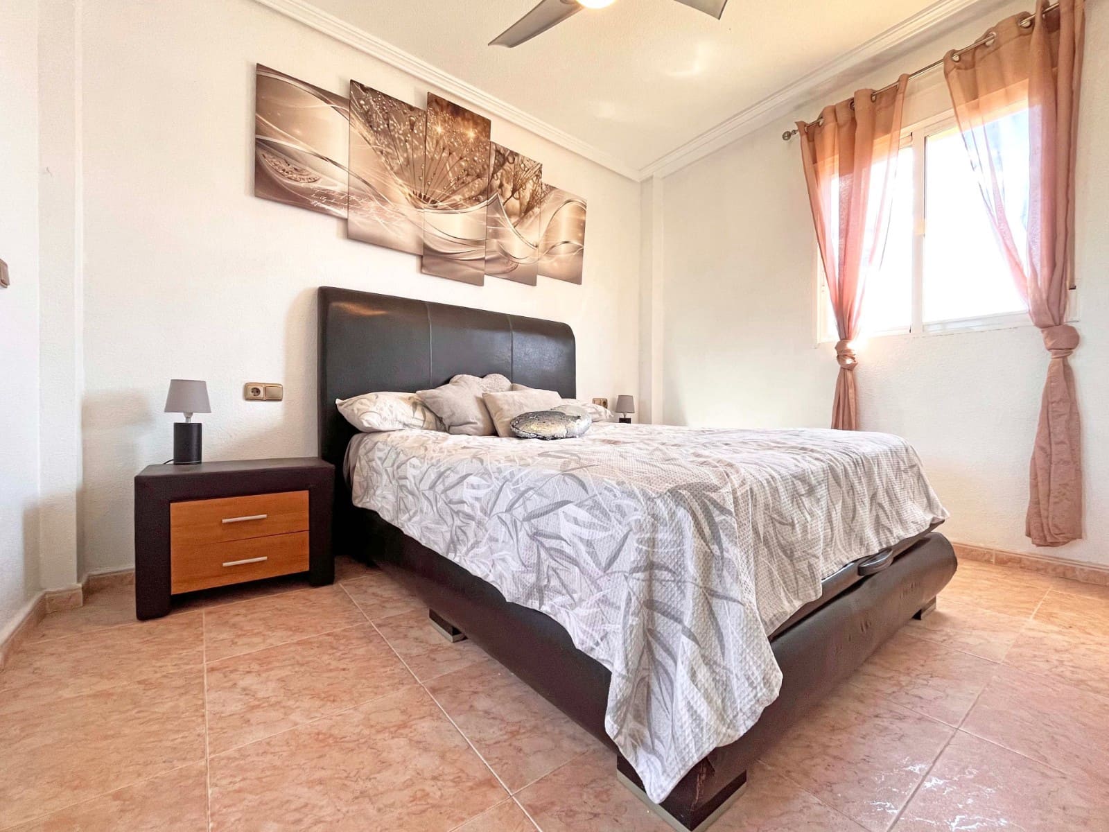 4 slaapkamer Villa te koop in La Zenia met zwembad - € 399.990 (Ref: 9463780)