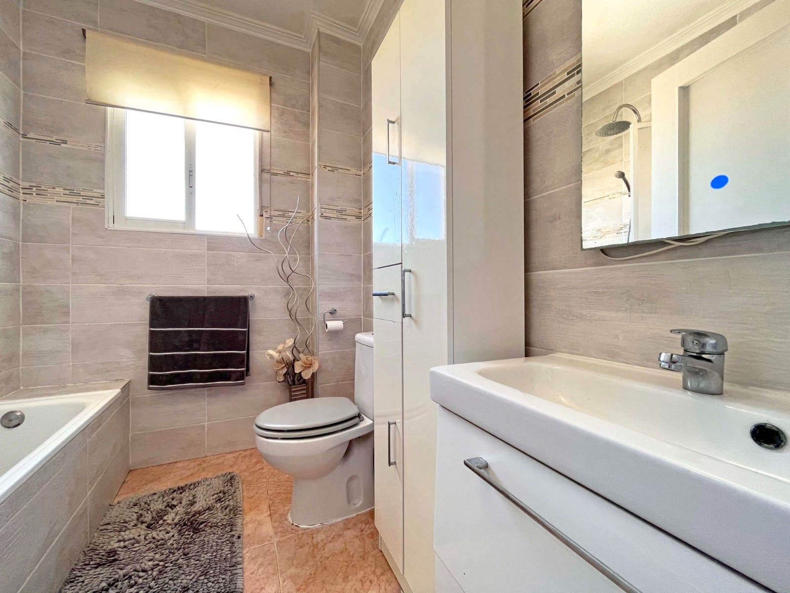 4 slaapkamer Villa te koop in La Zenia met zwembad - € 399.990 (Ref: 9463780)