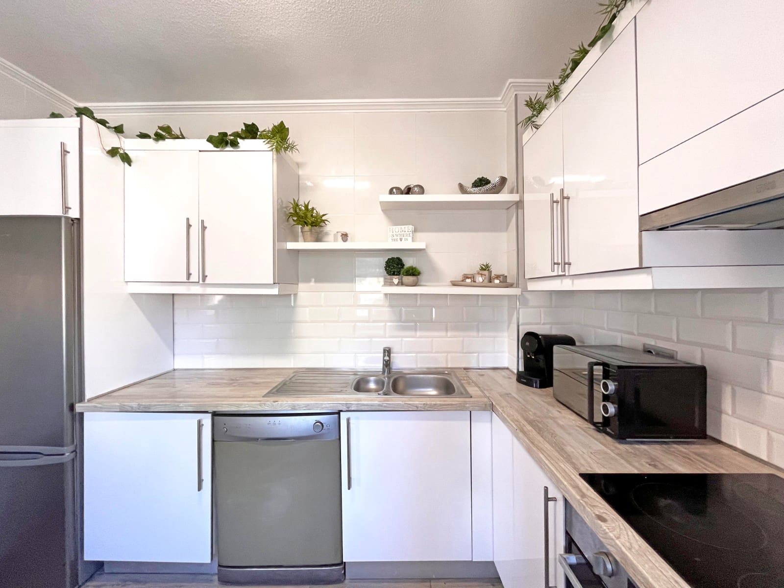 4 slaapkamer Villa te koop in La Zenia met zwembad - € 399.990 (Ref: 9463780)