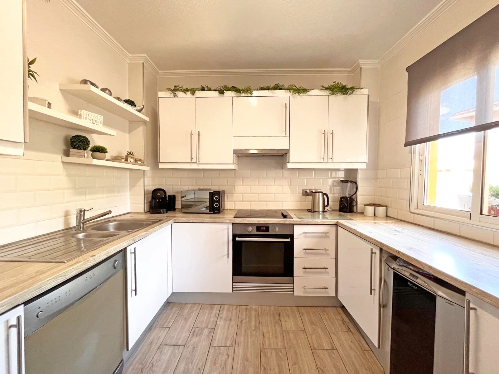 4 slaapkamer Villa te koop in La Zenia met zwembad - € 399.990 (Ref: 9463780)