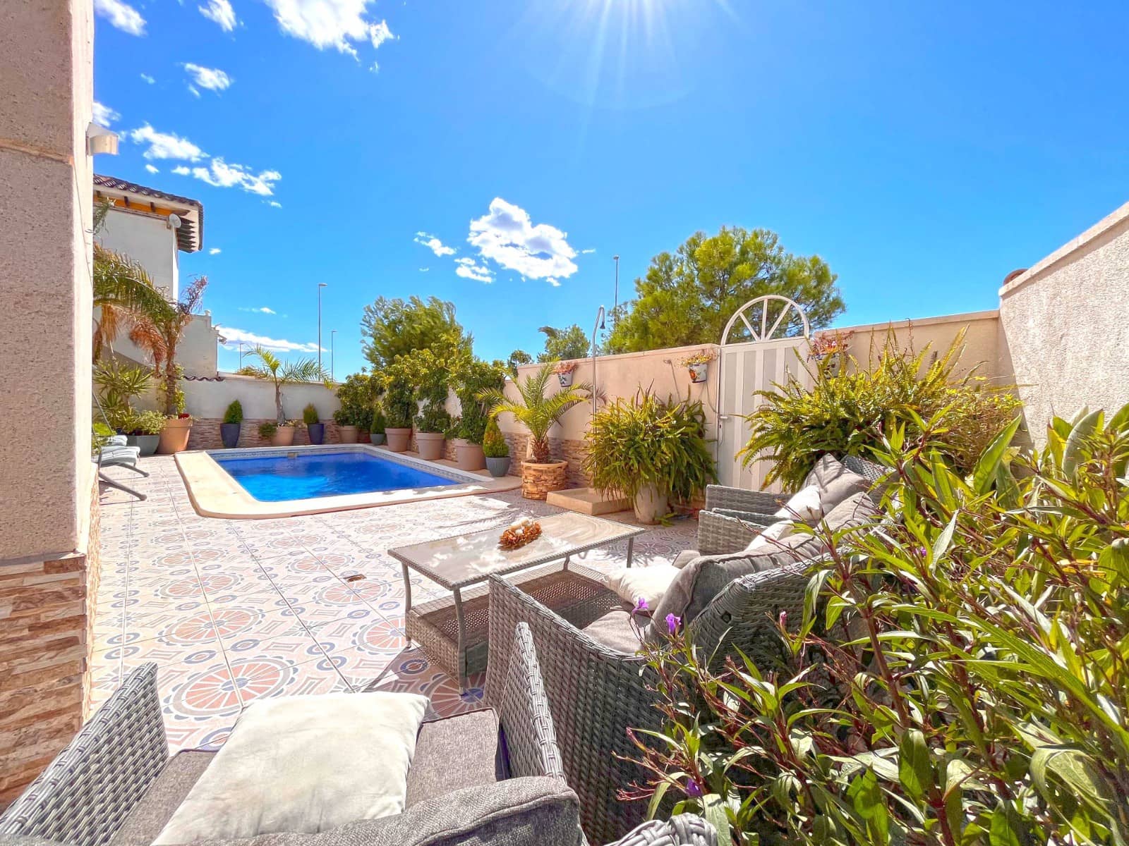 4 slaapkamer Villa te koop in La Zenia met zwembad - € 399.990 (Ref: 9463780)