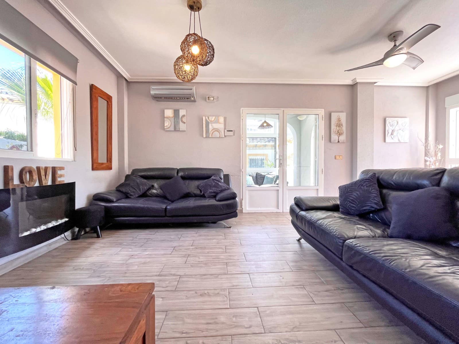 4 slaapkamer Villa te koop in La Zenia met zwembad - € 399.990 (Ref: 9463780)