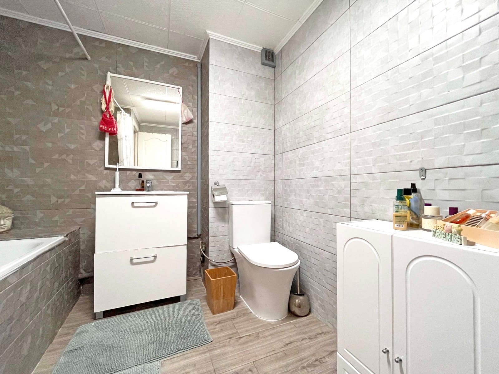 4 slaapkamer Villa te koop in La Zenia met zwembad - € 399.990 (Ref: 9463780)