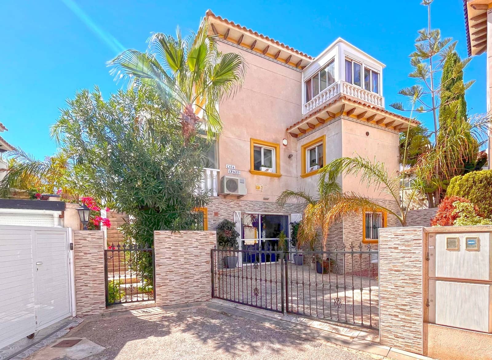 4 slaapkamer Villa te koop in La Zenia met zwembad - € 399.990 (Ref: 9463780)