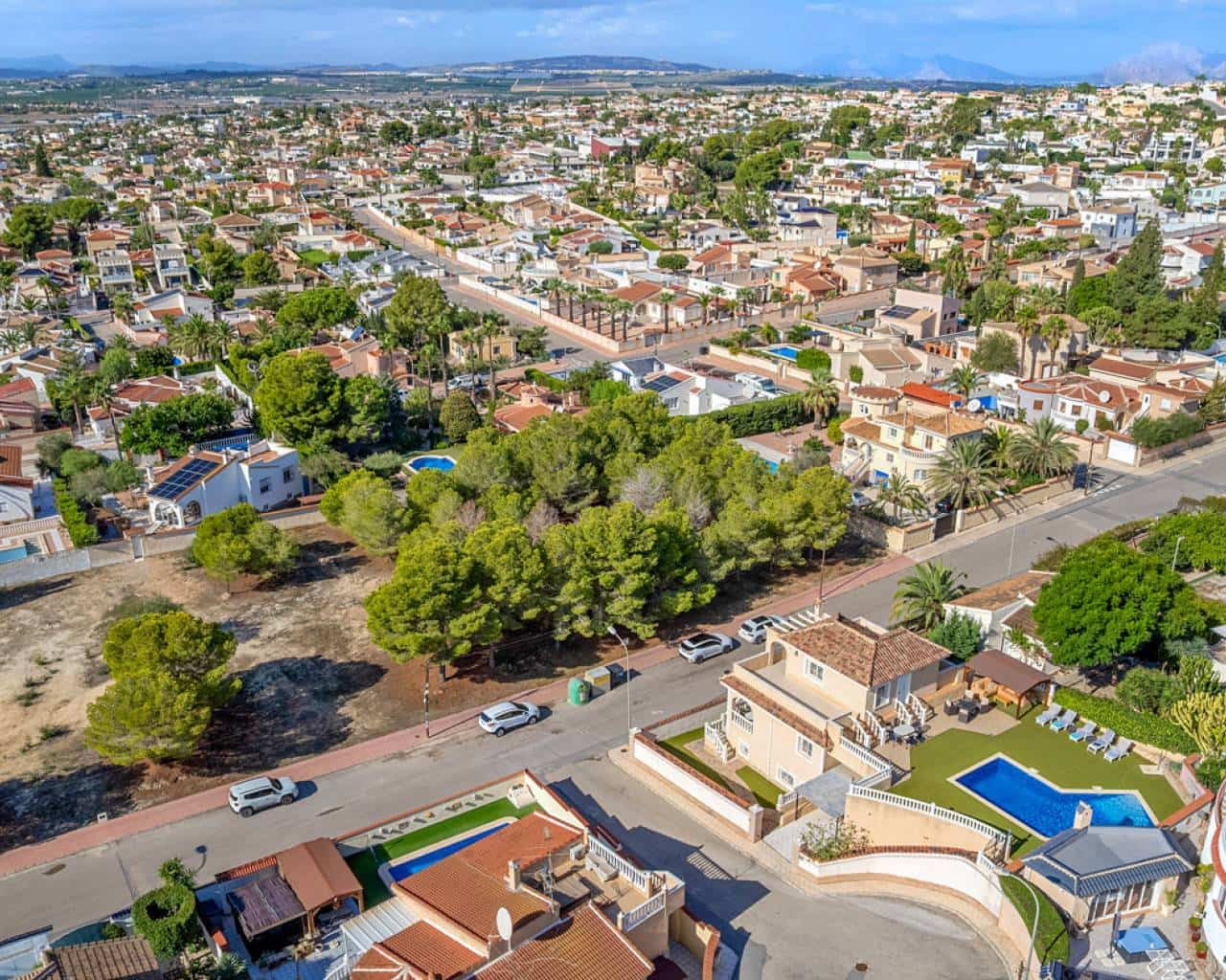 7 bedroom Villa for sale in Ciudad Quesada with pool garage - € 650,000 (Ref: 9463782)