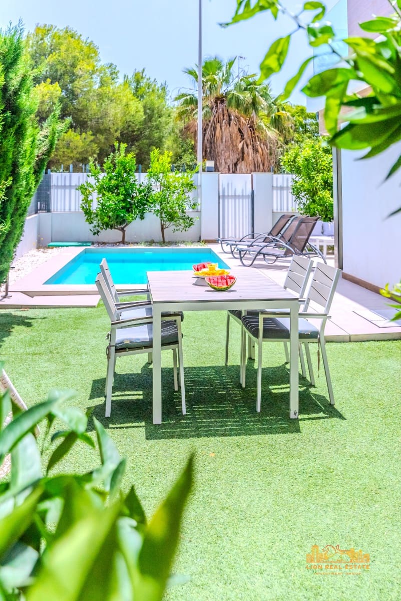 3 bedroom Villa for sale in Villamartin with pool garage - € 495,000 (Ref: 9463783)