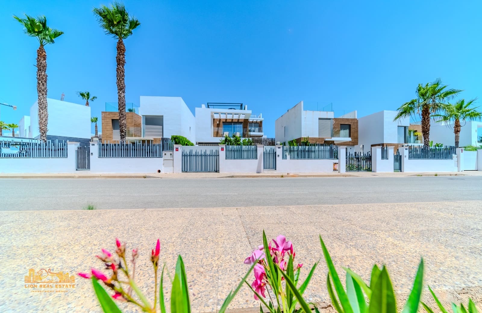 3 bedroom Villa for sale in Villamartin with pool garage - € 495,000 (Ref: 9463783)