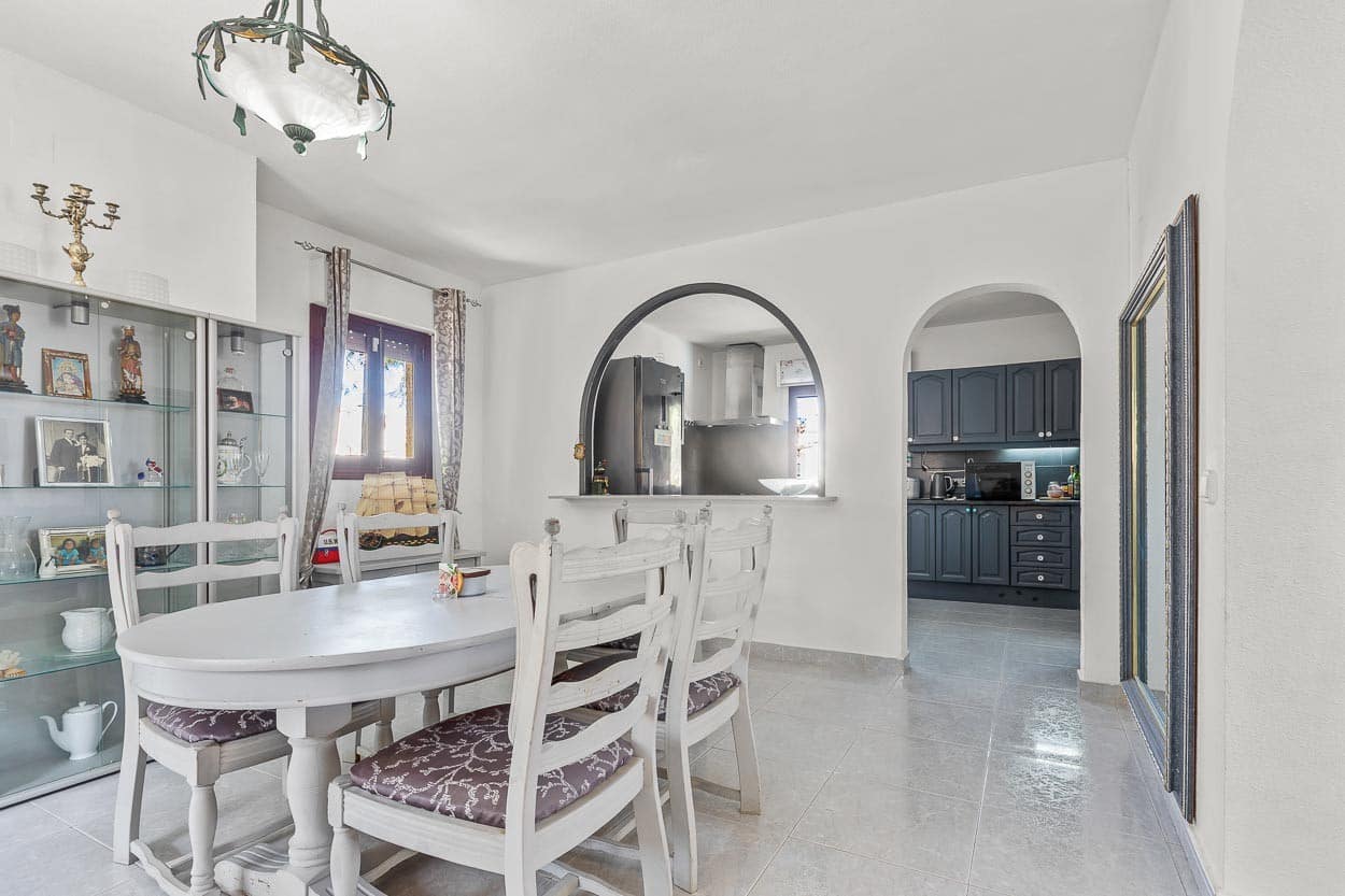 6 quarto Moradia para venda em Villamartin com piscina garagem - 450 000 € (Ref: 9463785)