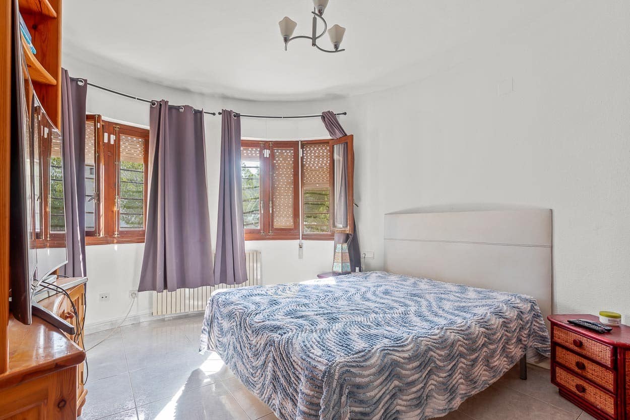 6 quarto Moradia para venda em Villamartin com piscina garagem - 450 000 € (Ref: 9463785)